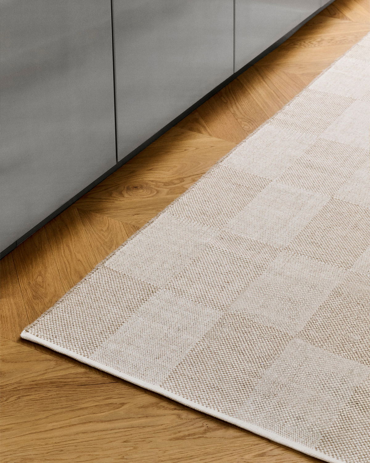 CHECK RUG