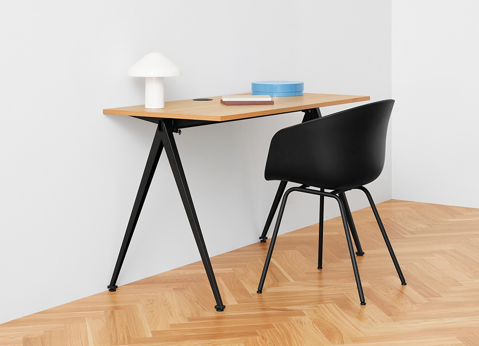 PYRAMID DESK INTERIOR