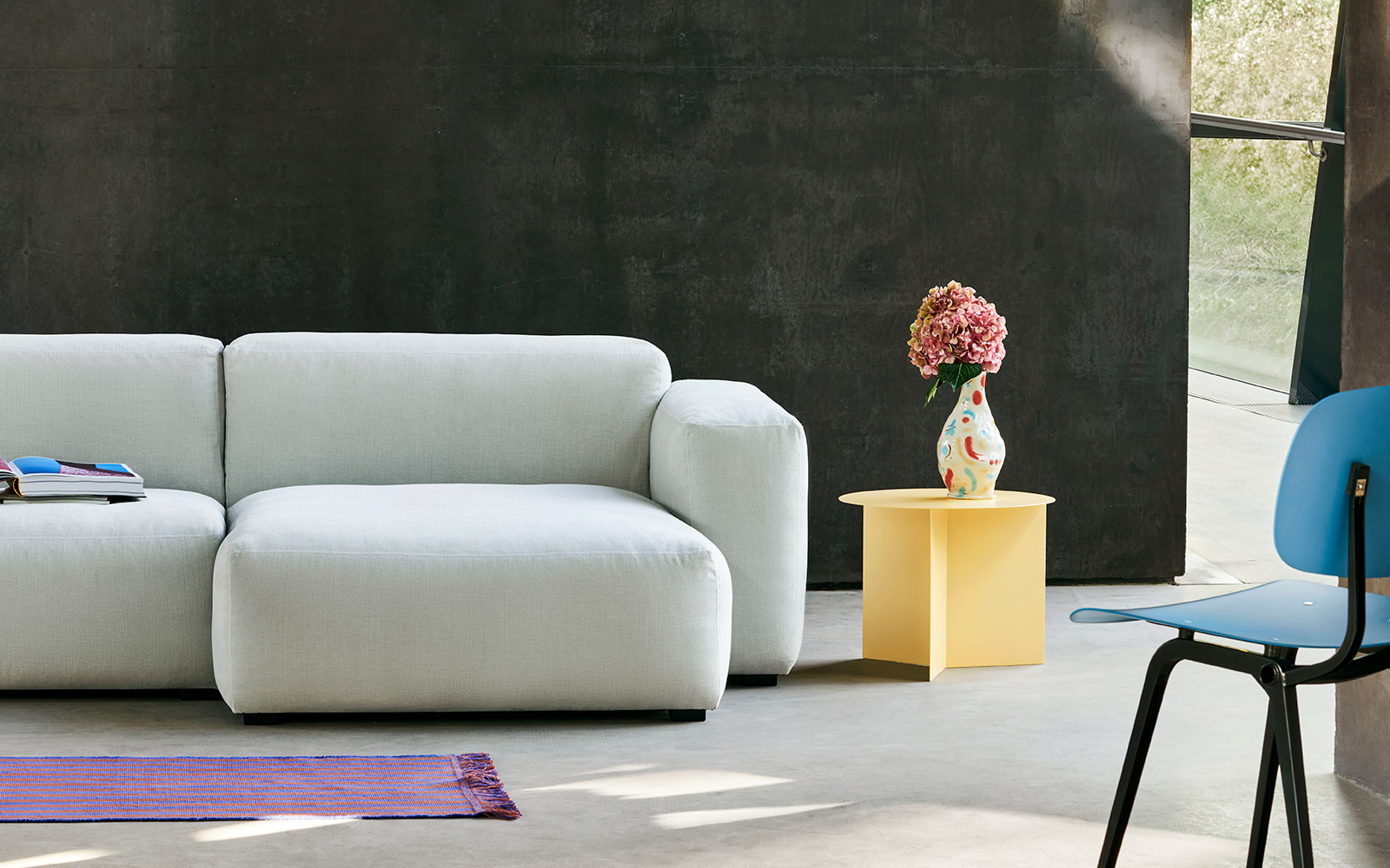 サイドテーブル