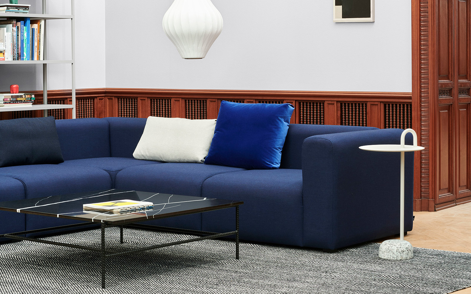 サイドテーブル