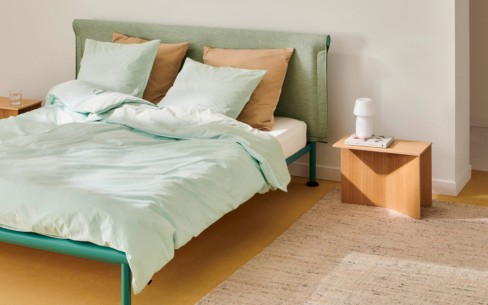 サイドテーブル