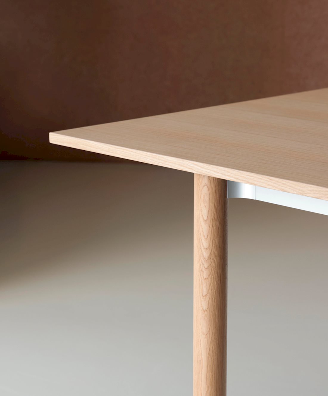 Annex Table Overhang