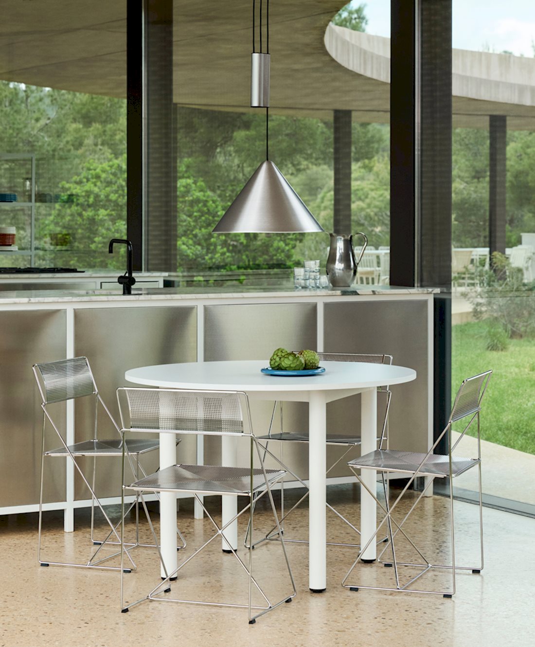 Annex Table Round / X-line Chair Chromed / Compass Adjustable Pendant