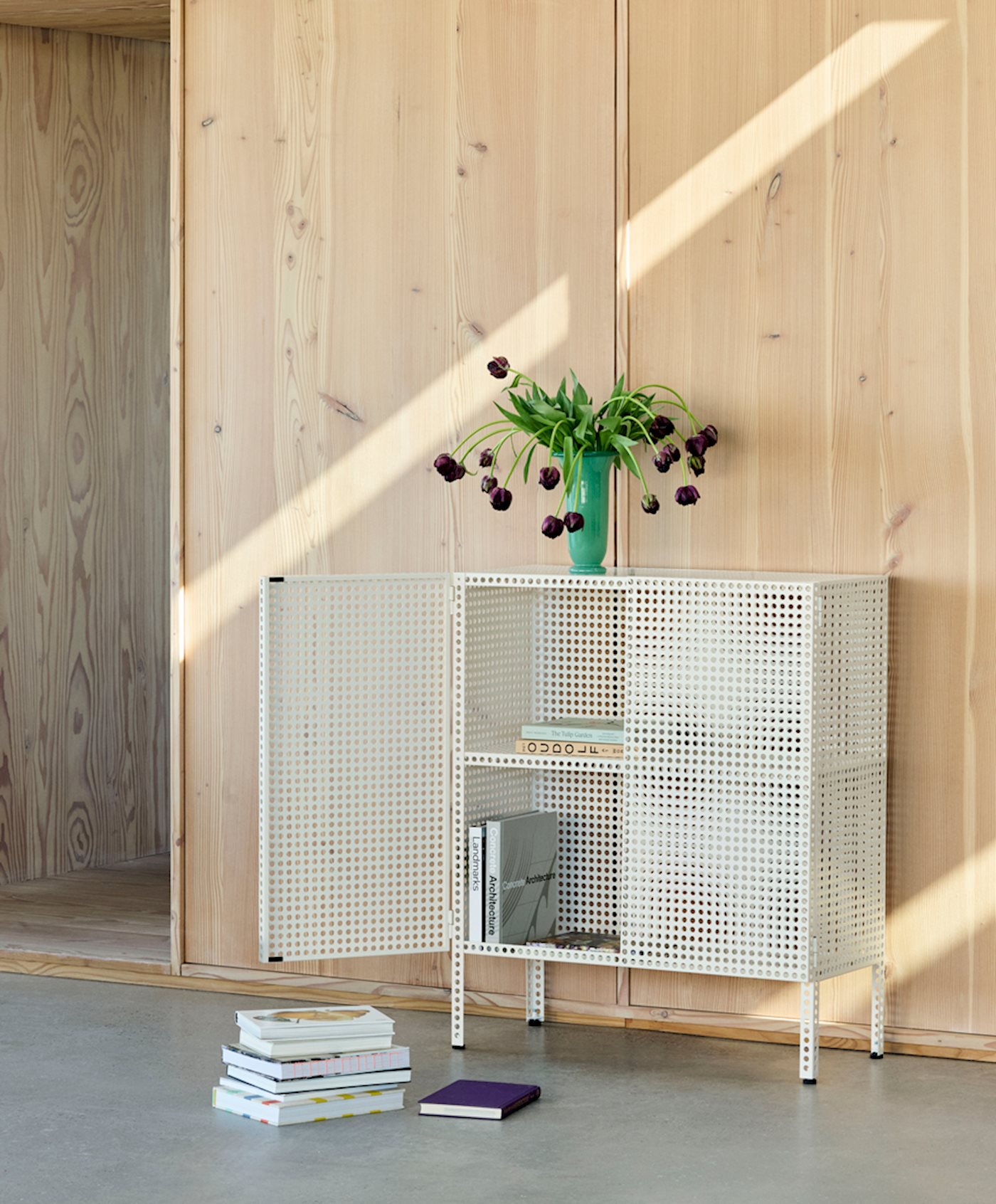 Perforated Cabinet Floor / Empire Vase