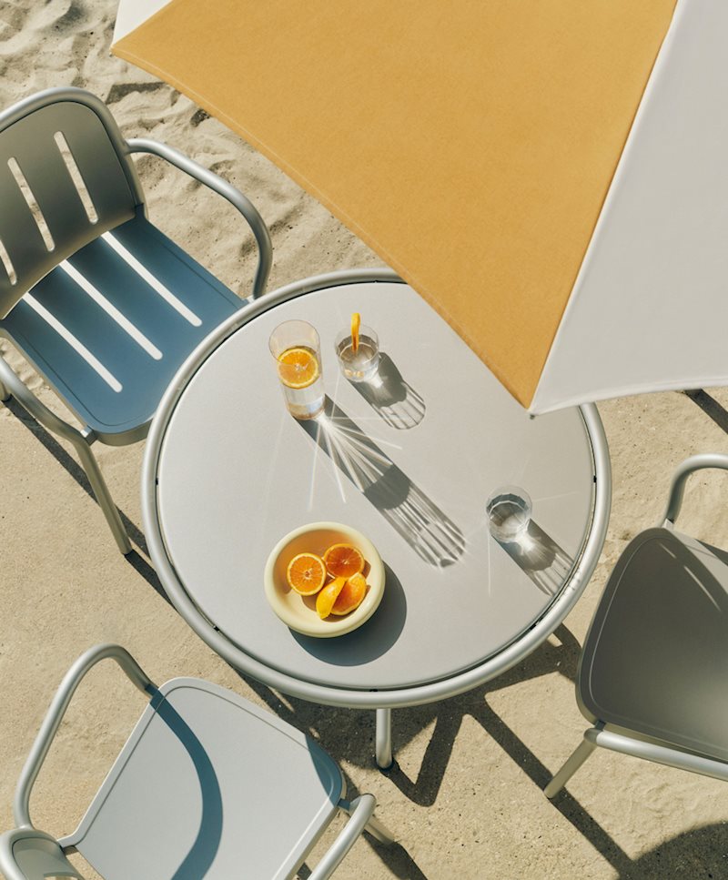 Deville Armchair / Deville Table / Terrazza Parasol 