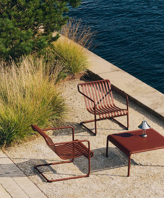 Palissade Cantilever Lounge Chair / Palissade Low Table / Mousqueton Portable