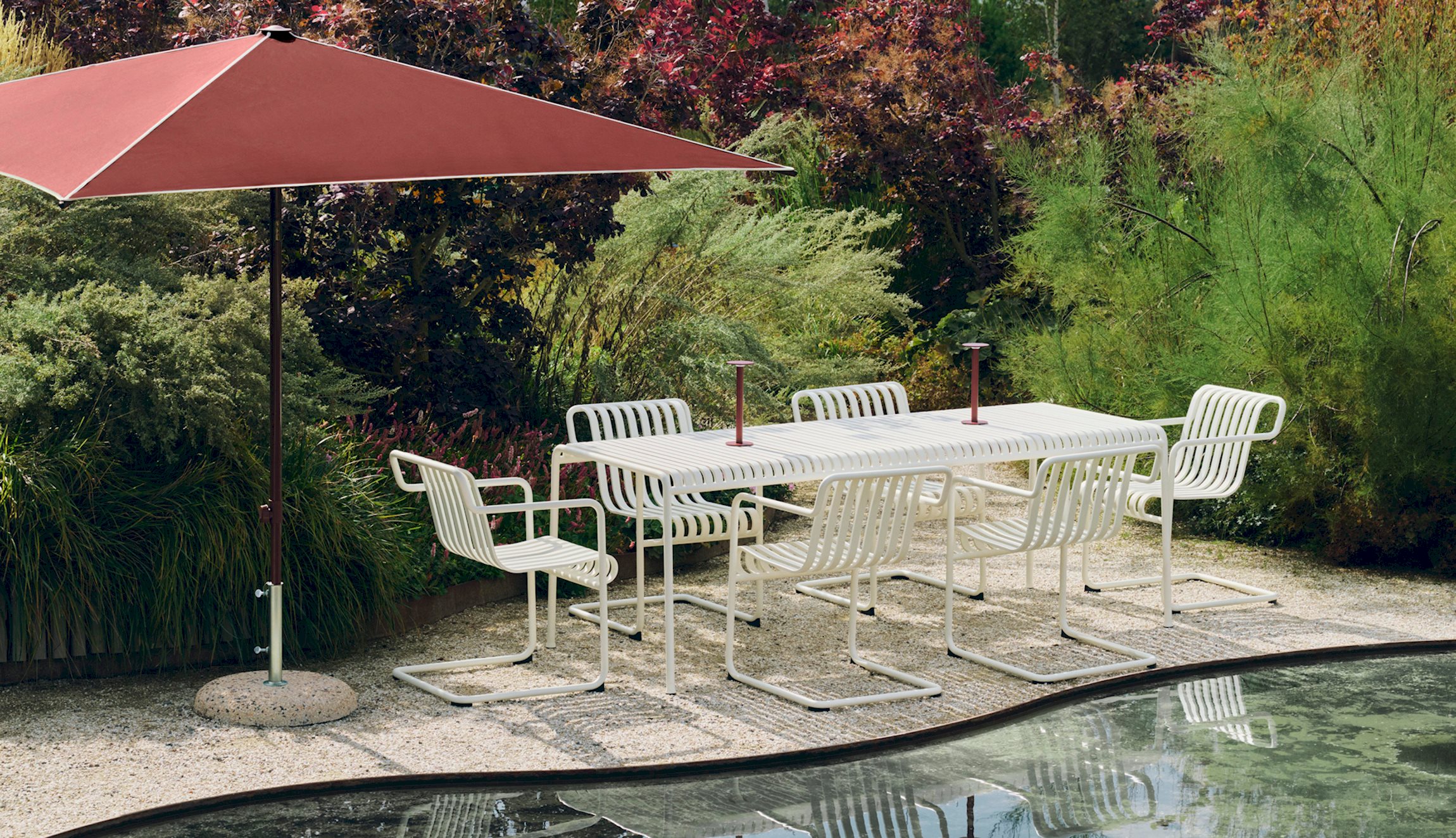 Palissade Cantilever Dining Armchair / Palissade Table / Host Portable Lamp / Terrazza Parasol