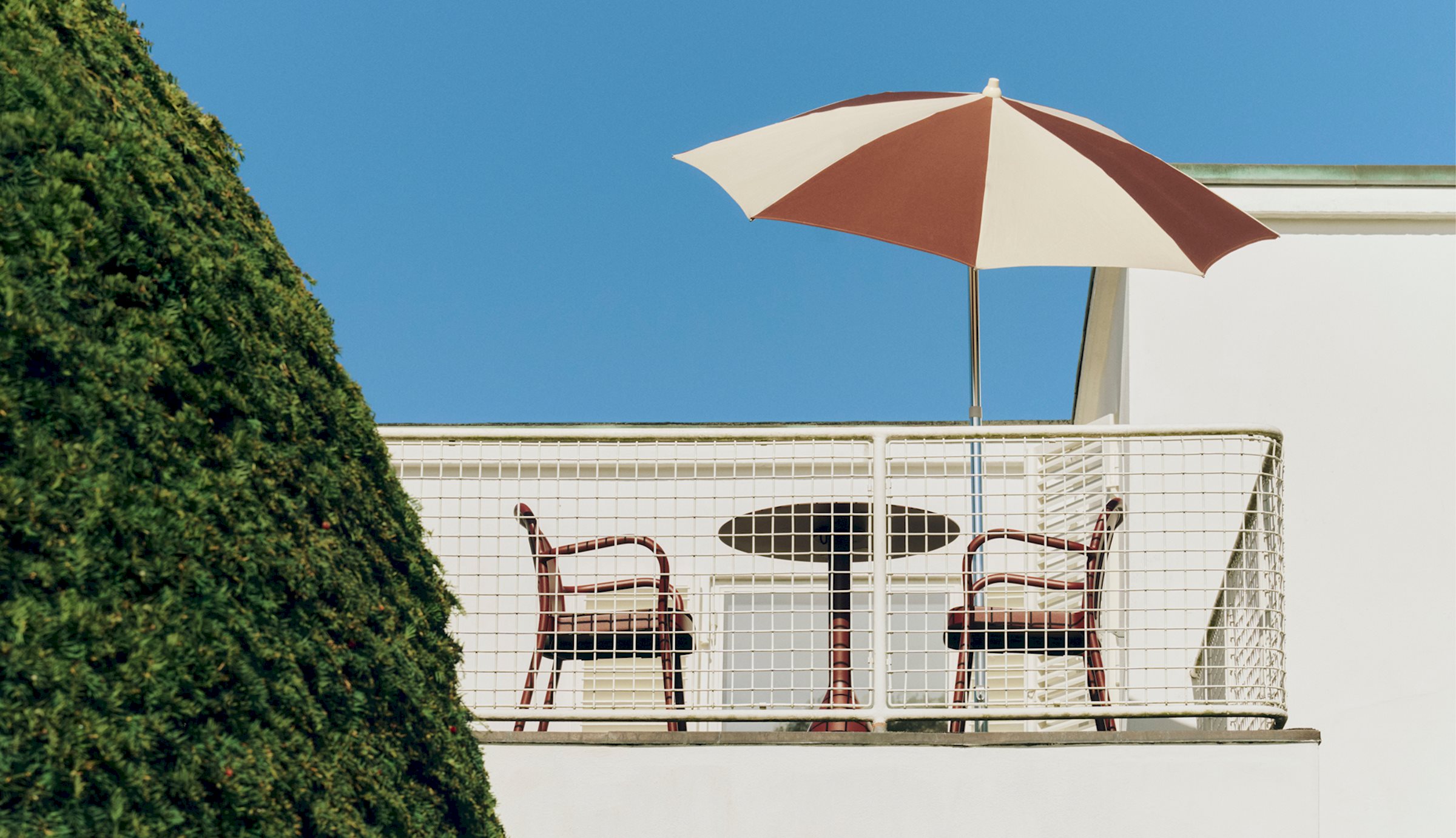 Terrazza Parasol / Deville Armchair / Palissade Cone Table