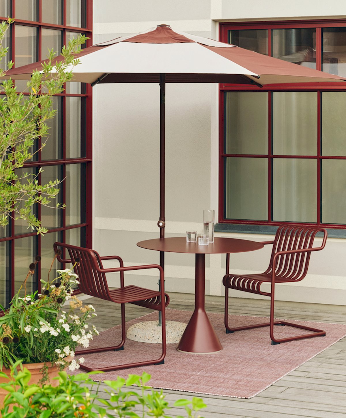 Terrazza Parasol / Haze Rug /  Palissade Cantilever Dining Armchair / Palissade Cone Table