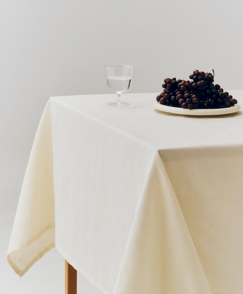 Terrazza Tablecloth / Barro Plate / Curve Stem Glass 