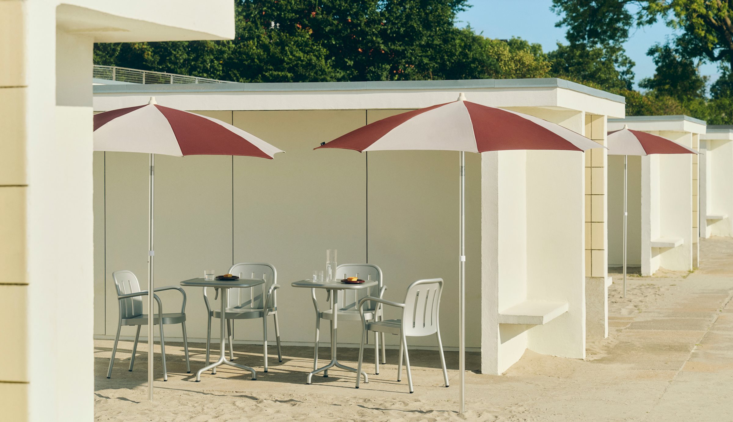 Deville Armchair / Deville Table / Terrazza Parasol
