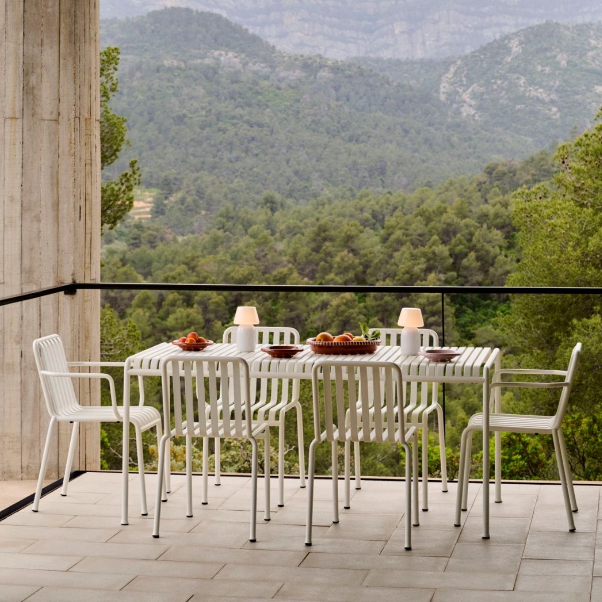 PALISSADE TABLE / L82.5 x W90