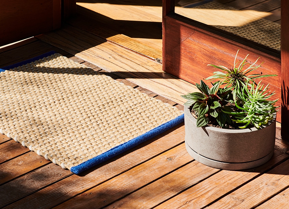 PLANT POT WITH SAUCER XL｜北欧デンマーク インテリアブランドの通販サイト【HAY】 【公式】HAYオンラインストア