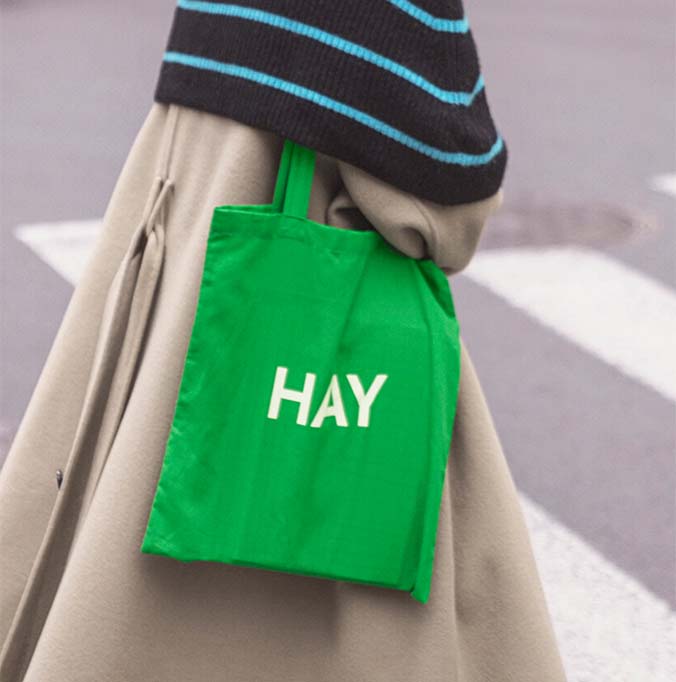 GREEN TOTE BAG｜北欧デンマーク インテリアブランドの通販サイト【HAY