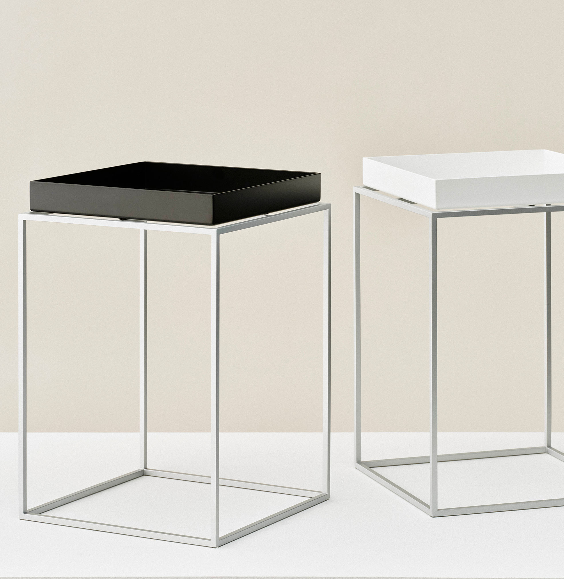TRAY TABLE 
