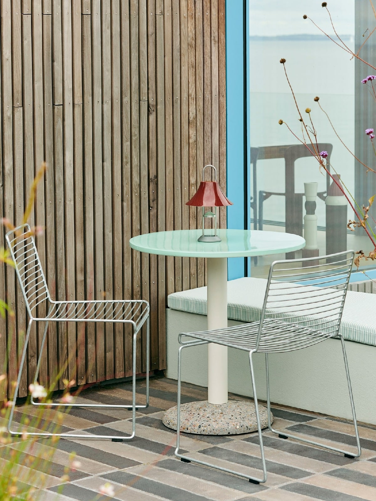 CERAMIC TABLE