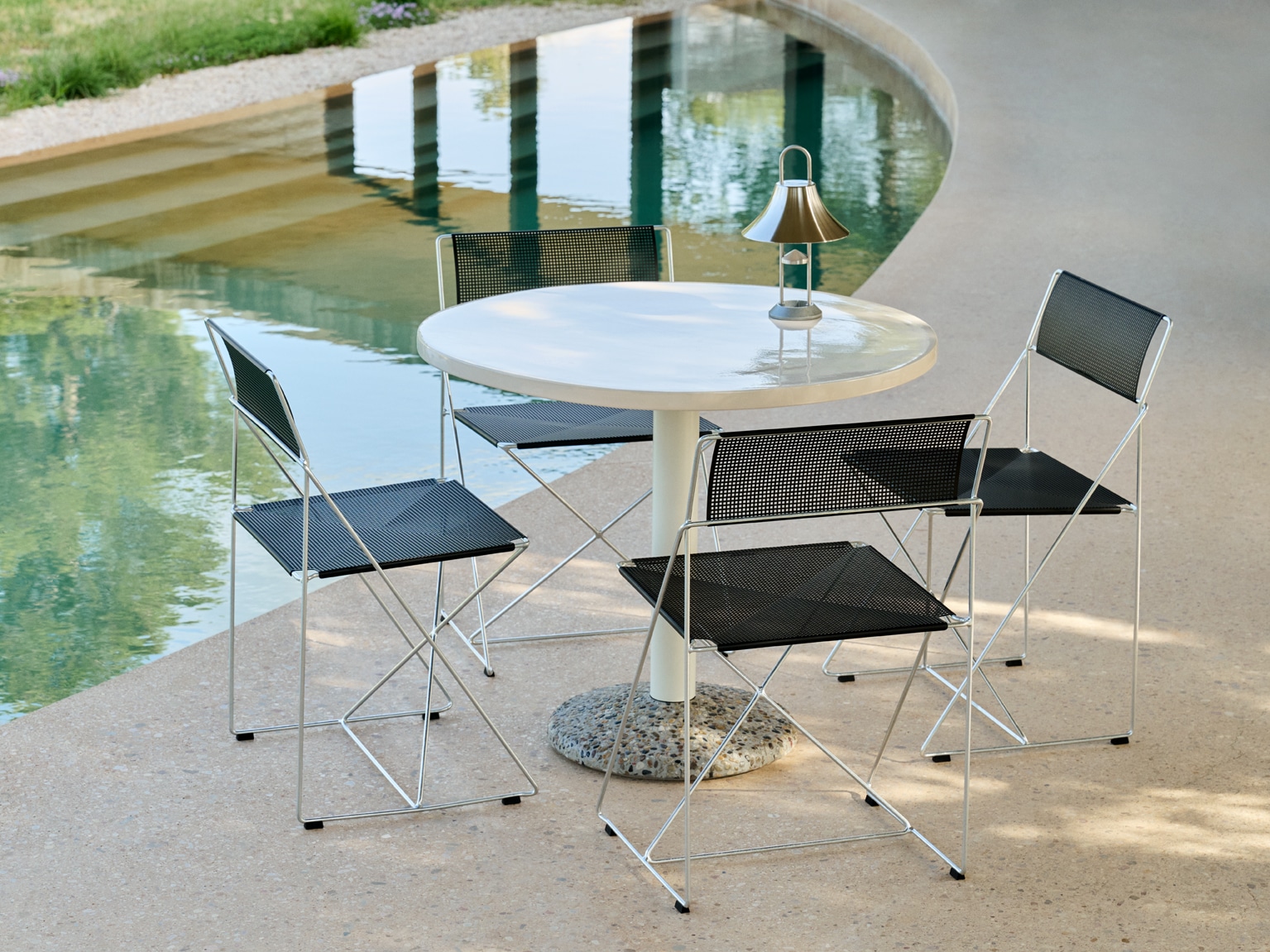 CERAMIC TABLE