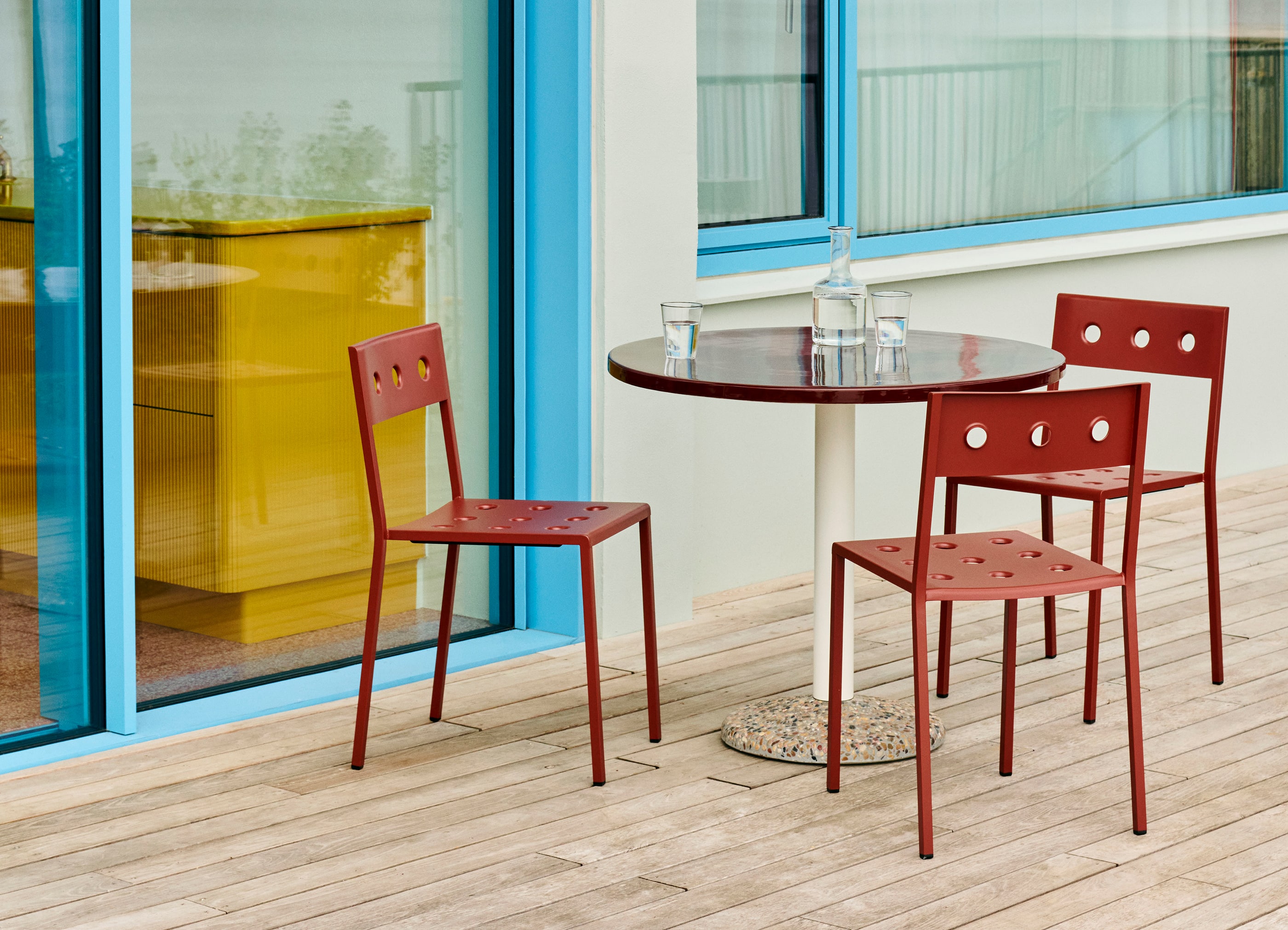 CERAMIC TABLE